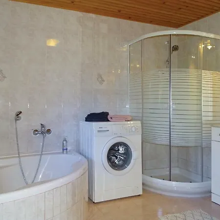 דירה Stunning In W/ Wifi And 1 Bedrooms צרקניצה